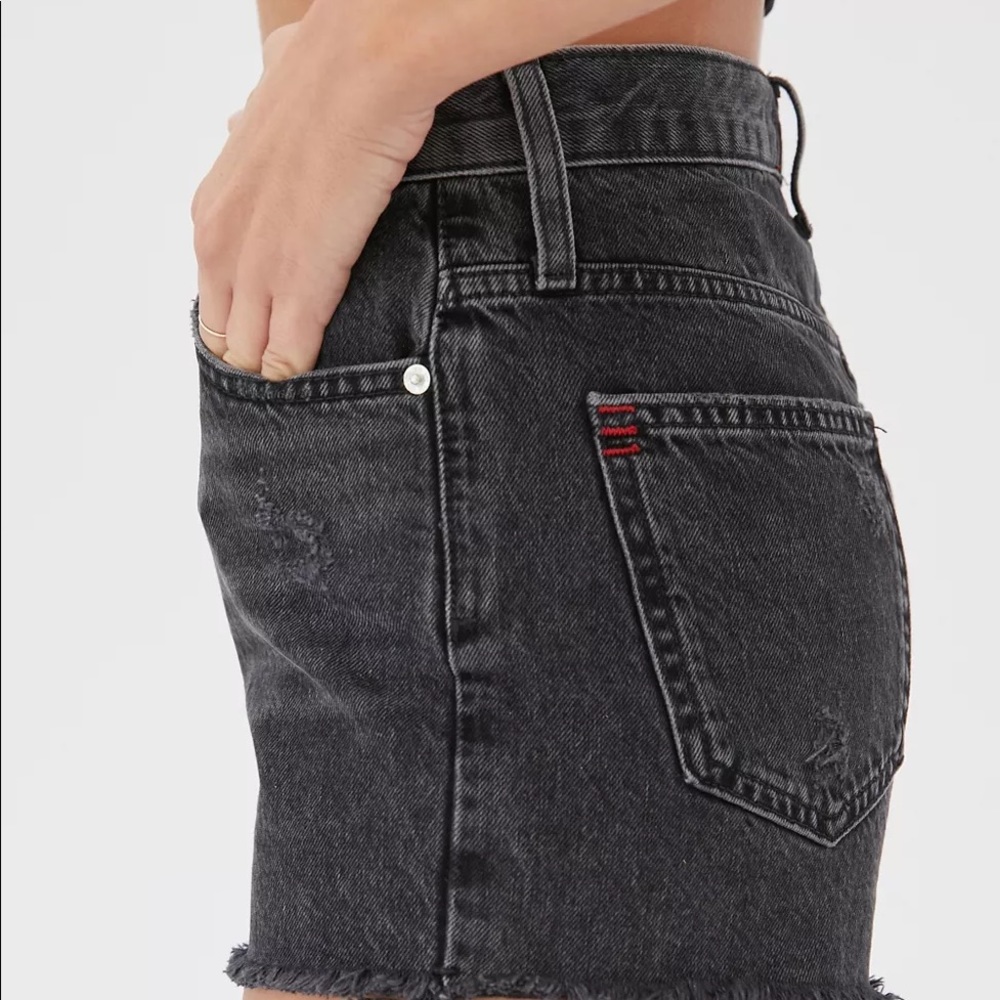 BDG Girlfriend High-Waisted Denim Short - Washed Black Denim - Picture 4 of 5
